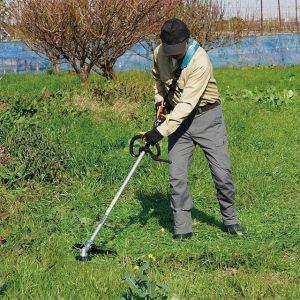 Máy cắt cỏ dùng pin Makita UR017GZ (TAY CẦM VÒNG/BL)(40VMAX) Máy cắt cỏ dùng pin Makita UR017GZ (TAY CẦM VÒNG/BL)(40VMAX)