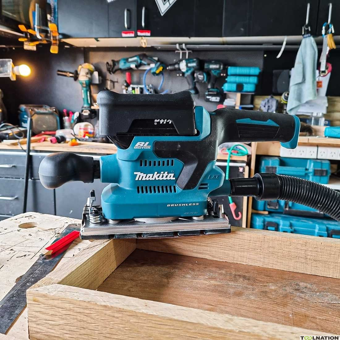 Máy chà nhám quỹ đạo Makita BO5041 Máy chà nhám quỹ đạo Makita BO5041