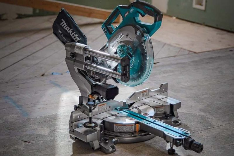 Máy cưa đa góc dùng pin Makita DLS211Z (Không kèm pin, sạc) Máy cưa đa góc dùng pin Makita DLS211Z (Không kèm pin, sạc)