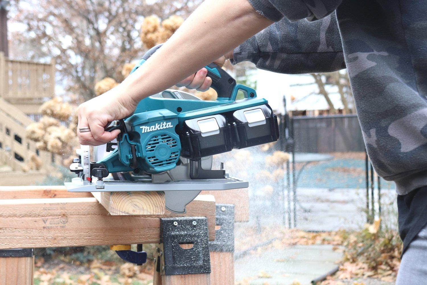 CC300DWE MÁY CẮT DÙNG PIN(85MM)(10.8V) (kèm 02 pin + sạc) CC300DWE MÁY CẮT DÙNG PIN(85MM)(10.8V) (kèm 02 pin + sạc)