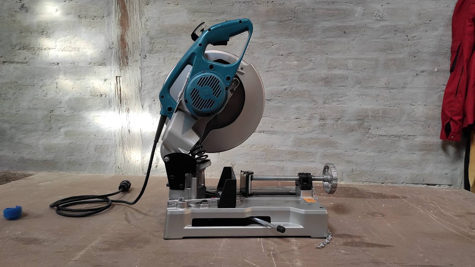 Máy cắt đá/gạch Makita MT412 (125mm) Máy cắt đá/gạch Makita MT412 (125mm)