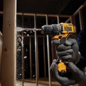 Máy khoan bắt vít dùng pin Dewalt DCD700C1(kèm 01 pin 1.3Ah+  sạc) Máy khoan bắt vít dùng pin Dewalt DCD700C1(kèm 01 pin 1.3Ah+  sạc)