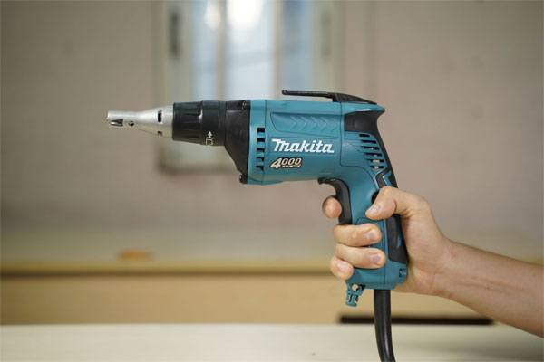 Máy khoan 2 tốc độ Makita DP4010 Máy khoan 2 tốc độ Makita DP4010