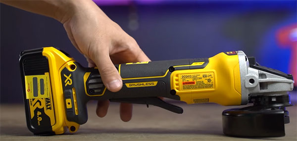 Máy mài góc dùng pin Dewalt DCG405N-KR( không kèm pin, sạc) Máy mài góc dùng pin Dewalt DCG405N-KR( không kèm pin, sạc)