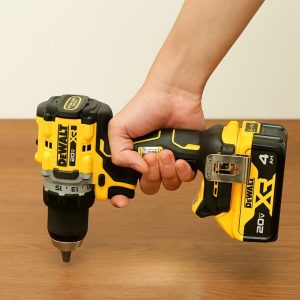 Máy khoan dùng pin Dewalt DCD800M2T-B1 (18V) Máy khoan dùng pin Dewalt DCD800M2T-B1 (18V)