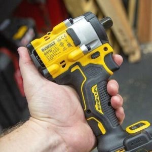 Máy siết bu lông dùng pin Max Dewalt DCF922D2 (20V)(kèm 02 pin 2.0Ah + sạc) Máy siết bu lông dùng pin Max Dewalt DCF922D2 (20V)(kèm 02 pin 2.0Ah + sạc)