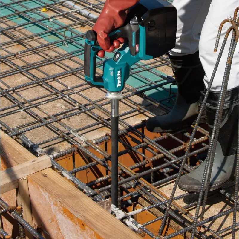 Máy đầm dùi bê tông dùng pin Makita DVR450Z (18V) (không kèm pin sạc) Máy đầm dùi bê tông dùng pin Makita DVR450Z (18V) (không kèm pin sạc)