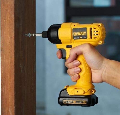 Máy khoan vặn vít động lực dùng pin Bosch GSB 12V-30 Máy khoan vặn vít động lực dùng pin Bosch GSB 12V-30