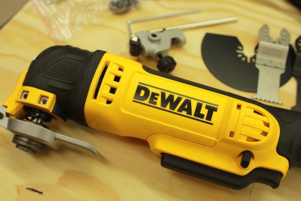 Cách Sử Dụng An Toàn Máy cắt rung đa năng Dewalt DWE315K