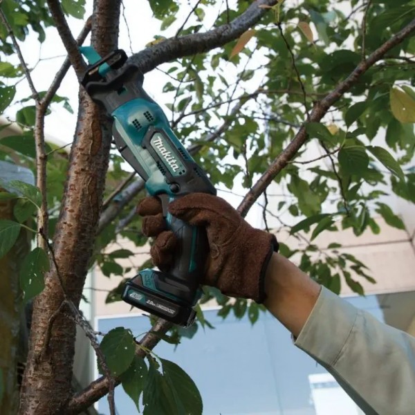 Dễ Dàng Chế Tác Gỗ: Sự Linh Hoạt Tối Đa với Makita JR103DSYE Dễ Dàng Chế Tác Gỗ: Sự Linh Hoạt Tối Đa với Makita JR103DSYE