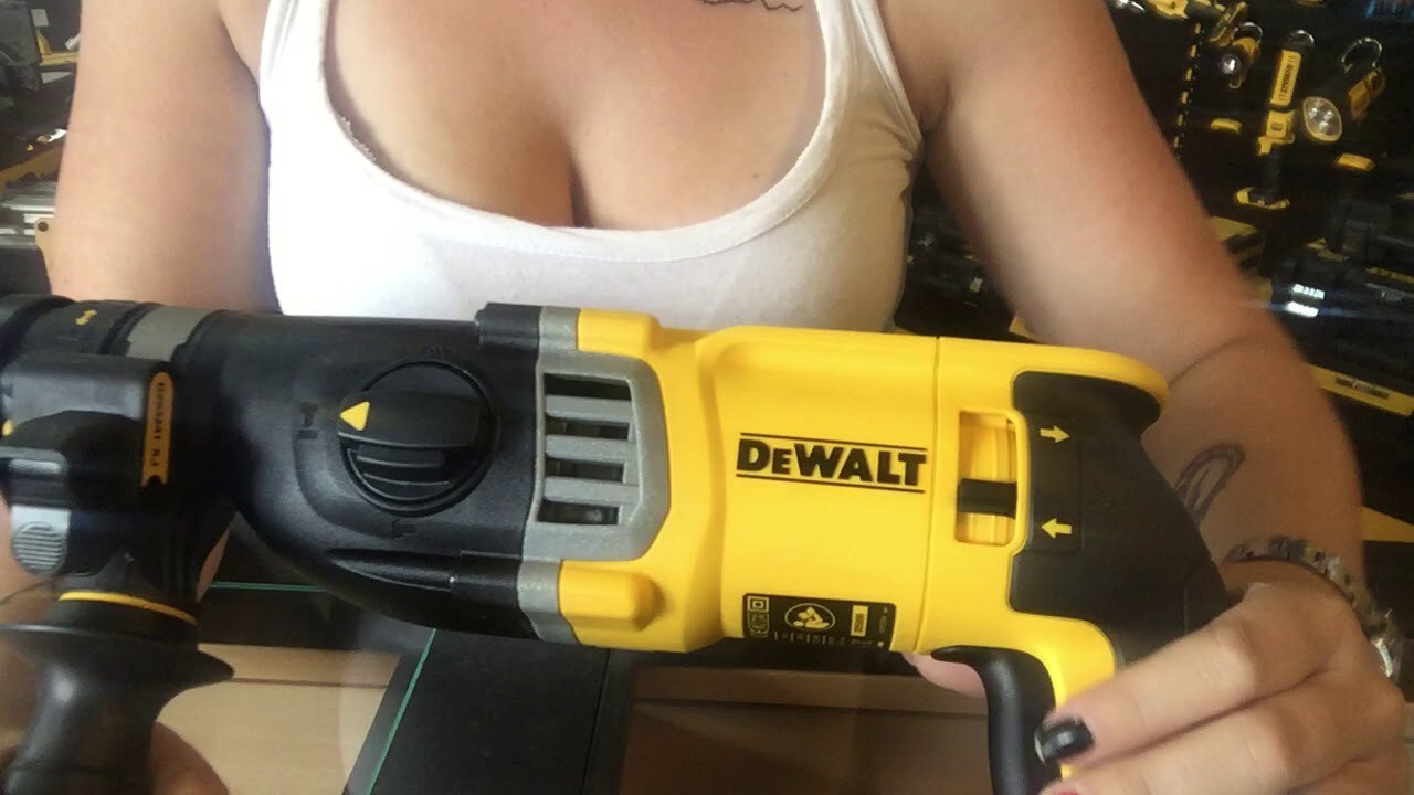 Sức Mạnh Đáng Kinh Ngạc: Đánh Giá Máy Khoan Đục Bê Tông Dewalt D25144KA Sức Mạnh Đáng Kinh Ngạc: Đánh Giá Máy Khoan Đục Bê Tông Dewalt D25144KA