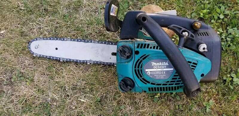 Tận Hưởng Sự Linh Hoạt với Máy Cưa Xích Chạy Xăng Makita DCS232T Tận Hưởng Sự Linh Hoạt với Máy Cưa Xích Chạy Xăng Makita DCS232T