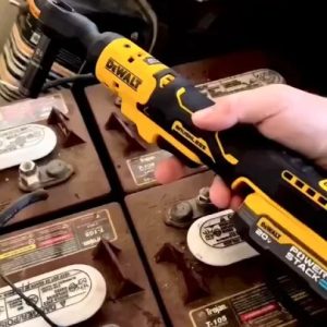 Máy siết bu lông 20V Dewalt DCF512N-KR (không kèm pin sạc) Máy siết bu lông 20V Dewalt DCF512N-KR (không kèm pin sạc)