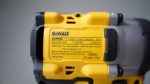 Máy siết bulong cầm tay Dewalt DCF922P2 (KÈM 02 PIN 5.0 + SẠC) Máy siết bulong cầm tay Dewalt DCF922P2 (KÈM 02 PIN 5.0 + SẠC)