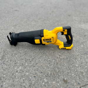 Máy cưa kiếm dùng pin Flexvolt 20V/60V Max Dewalt DCS389N (Chưa pin, sạc) Máy cưa kiếm dùng pin Flexvolt 20V/60V Max Dewalt DCS389N (Chưa pin, sạc)